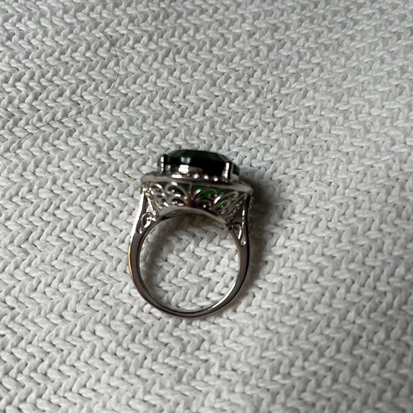 💚 Helenite with White Topaz Gemstone Cocktail Ring 💚 - Picture 5 of 7